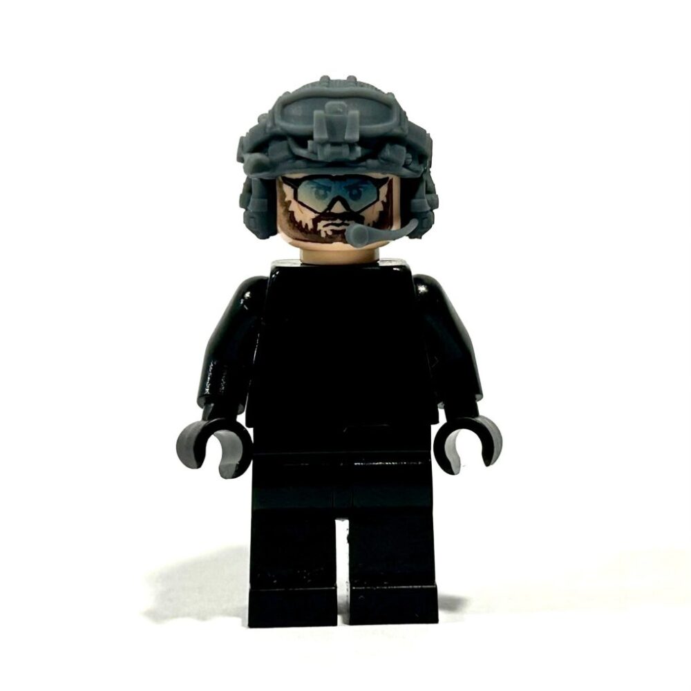 BrickRaidz CP Airframe helmet v6 goggles up for Minifigures