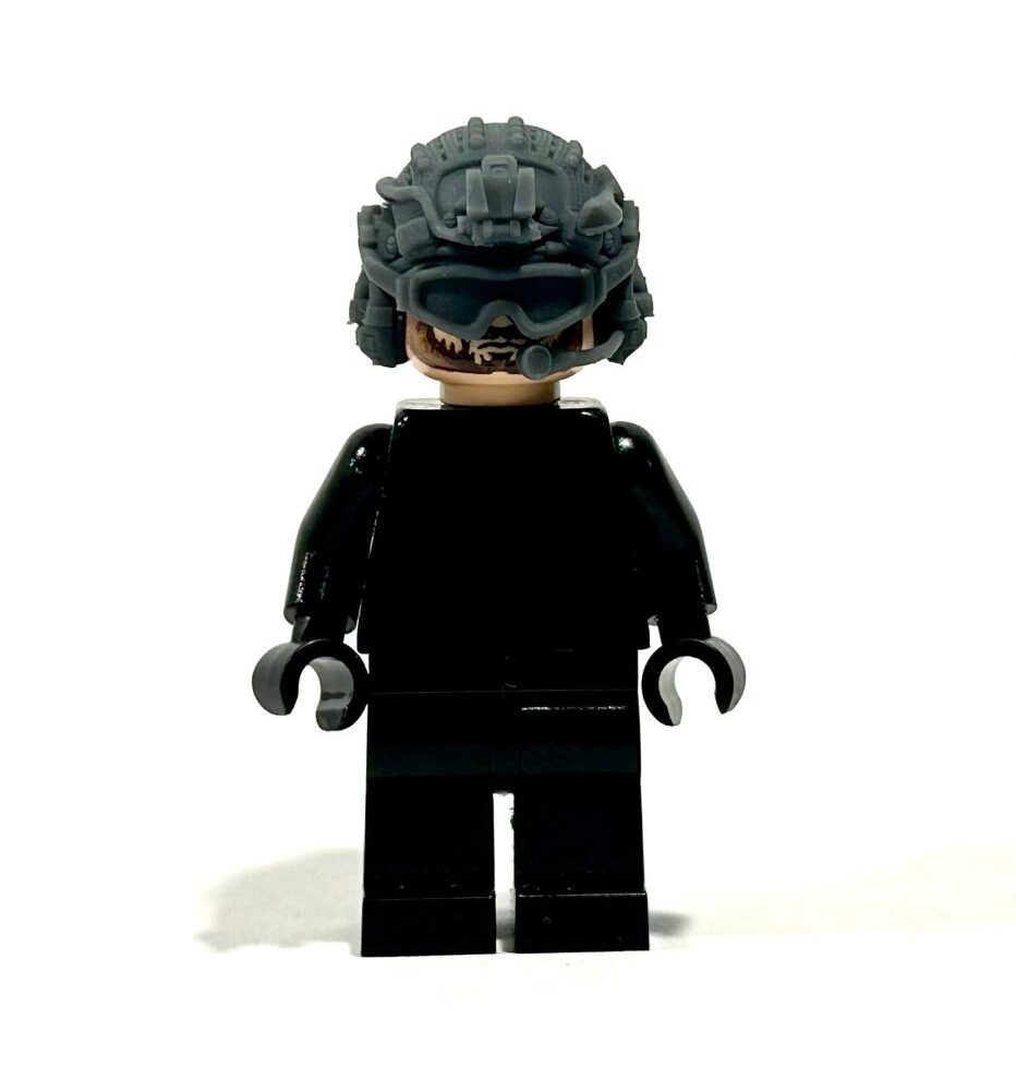 BrickRaidz CP Airframe helmet v7 goggles down for Minifigures