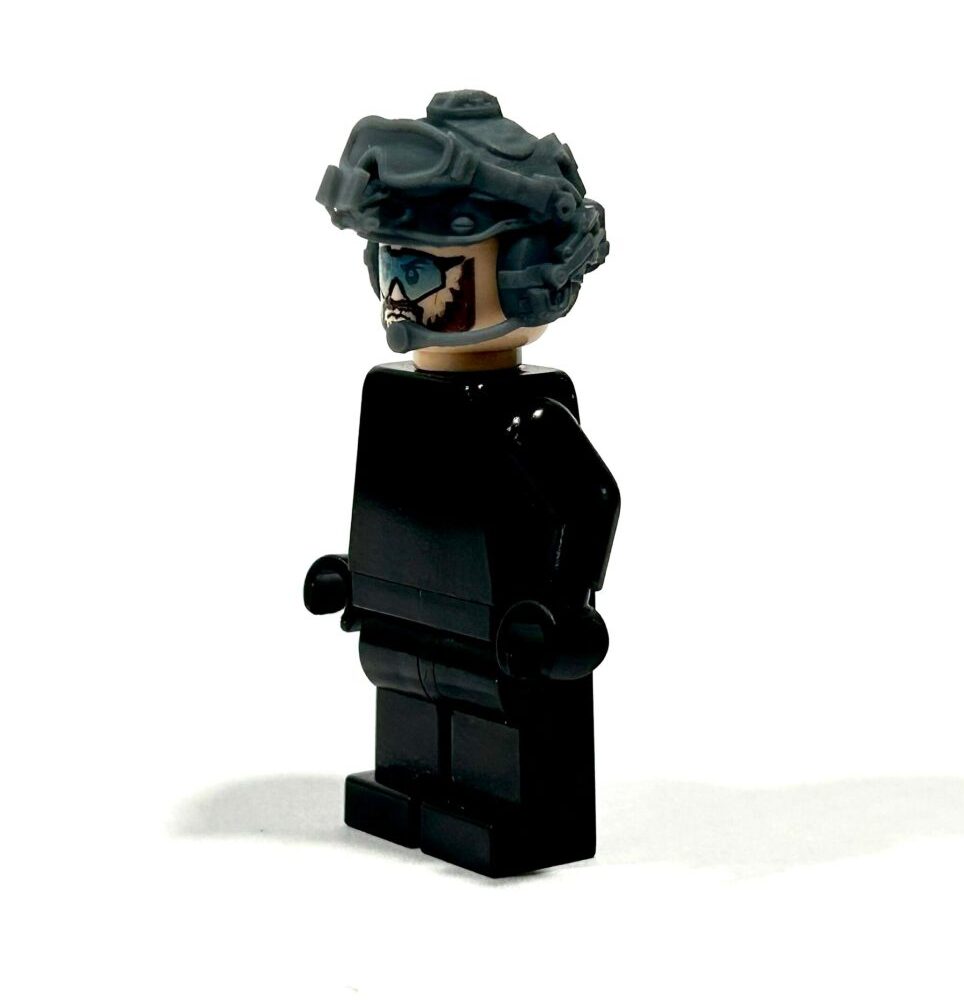BrickRaidz fast helmet 2.0 v7 goggles up for Minifigures
