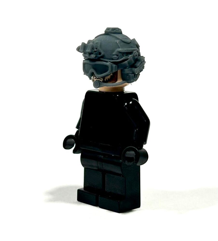 BrickRaidz fast helmet 2.0 v8 goggles down for Minifigures